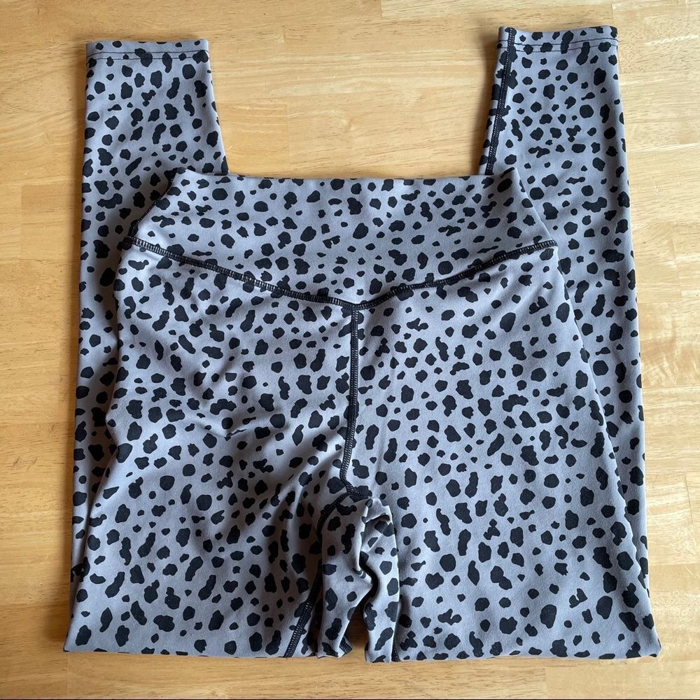 Balance Athletica Midnight Ascend snow Leopard yoga pants leggings size Medium M
